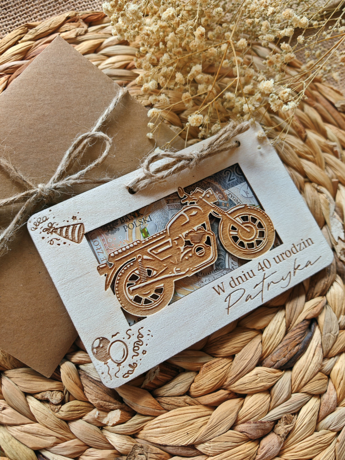 Życzenia na urodziny, drewniana kartka z motorem, z życzeniami urodzinowymi dla motocyklisty (4)