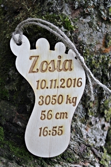 stopa ZAWIESZKA auta JEDŹ OSTROŻNIE GRAWER drewno podziękowanie pamiątka chrzest roczek dla dziadków (1)