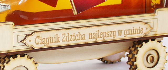 DUŻY Traktor ZABAWNY PREZENT urodziny ciągnik model drewniany wódowóz 40 50 60 70 dla rolnika (4)