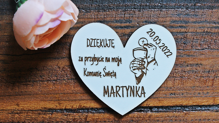 Pierwsza Komunia Święta MAGNESY dla gości magnes PODZIĘKOWANIE drewniany prezent BIAŁY ksiądz (2)