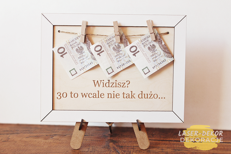 RAMKA na okrągłe urodziny 30 40 50 60 70 PREZENT banknoty wiszące życzenia (2)