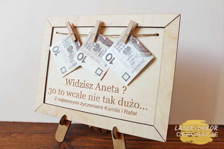RAMKA na okrągłe urodziny 30 40 50 60 70 PREZENT banknoty wiszące życzenia (4)