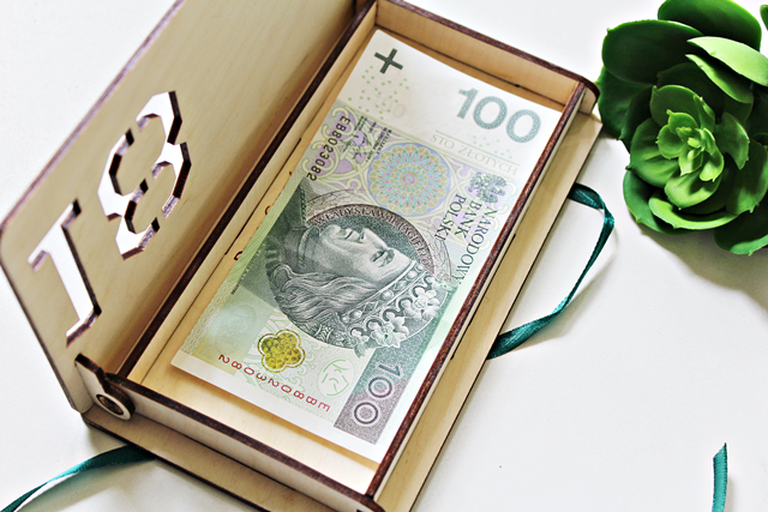  PUDEŁKO na PIENIĄDZE urodzinowe życzenia na 18 30 40 50 60 prezent na urodziny etui opakowanie drewniane dekoracje (5)