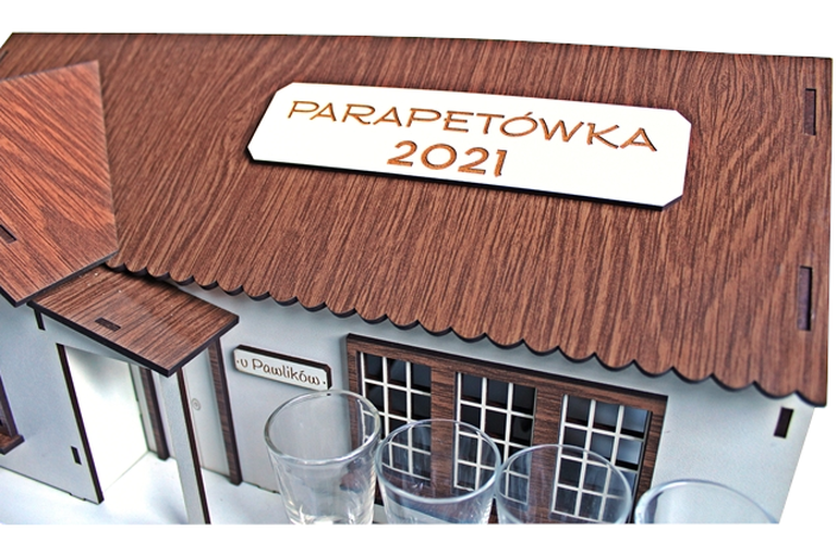 Domek Parapetówka PARAPETÓWKĘ prezent na nowy dom skrzynia na alkohol skrzynka pudełko opakowanie grawer  (5)