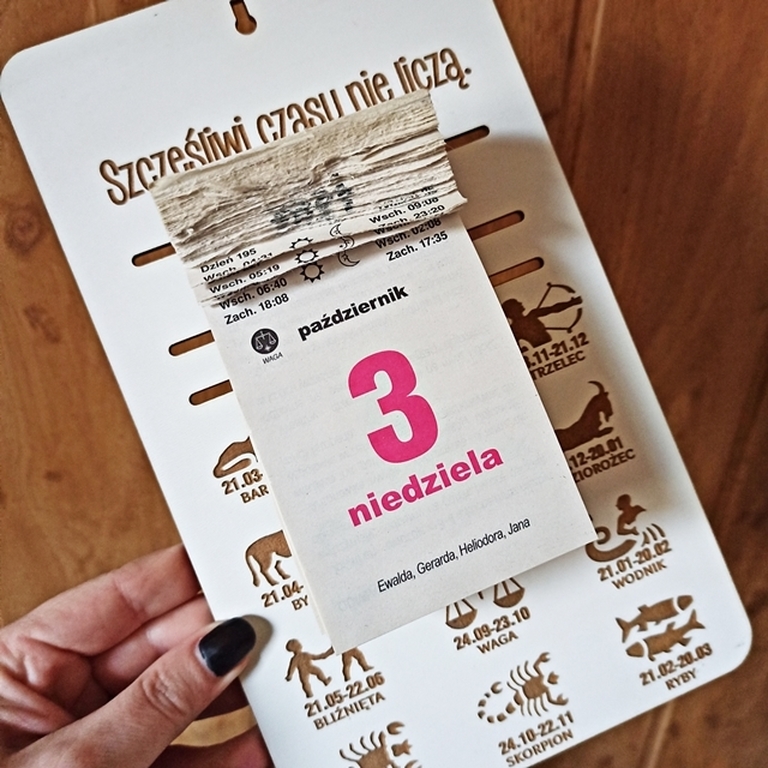  PODKŁADKA pod kalendarz zdzierak na ścianę OKŁADKA prezent dekoracja drewniana z grawerem  HOROSKOP układ gwiazd znaki zodiaku (2)