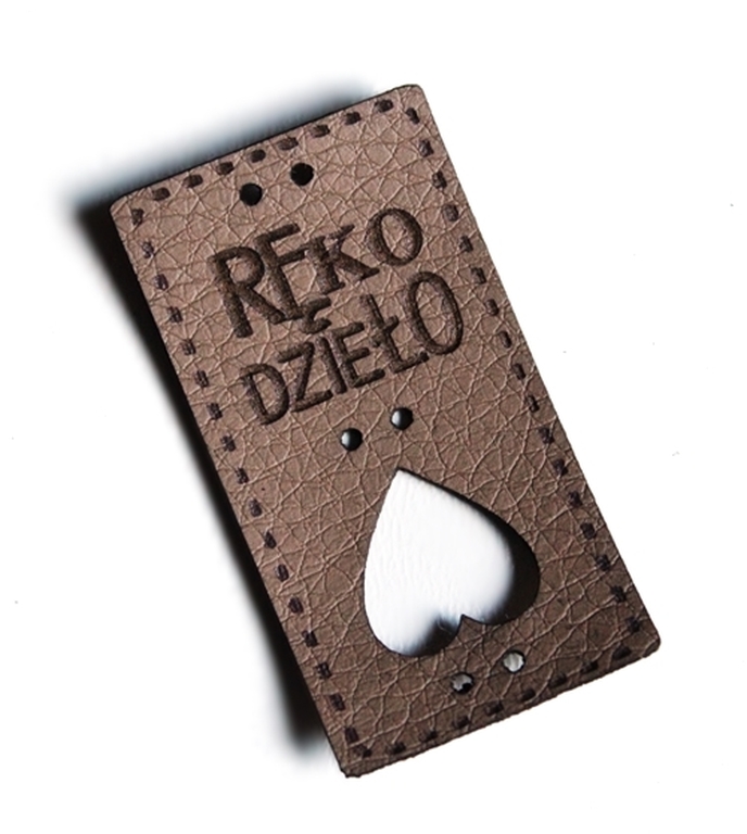  Naszywki wszywki ze sercem RĘKODZIEŁO 5,5x3,5  handmade do szycia akcesoria ekoskóra (1)