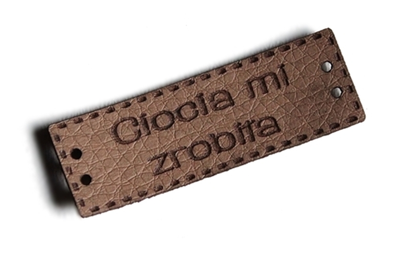Naszywki wszywki Ciocia mi zrobiła 5,5x2,5  handmade do szycia akcesoria ekoskóra (1)