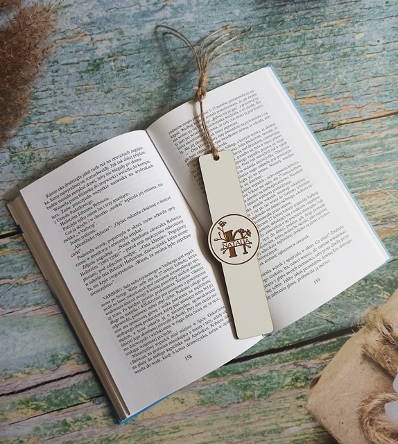 Personalizowana zakładka do książki Drewniane zakładki do książek prezent czytam bo lubię urodziny dla nauczyciela szkoła z grawerem personalizowane prezenty (2)