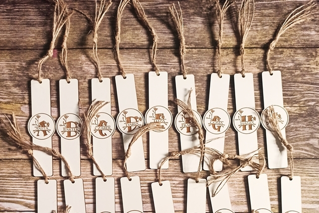Personalizowana zakładka do książki Drewniane zakładki do książek prezent czytam bo lubię urodziny dla nauczyciela szkoła z grawerem personalizowane prezenty (3)