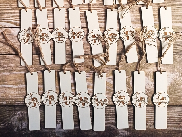 Personalizowana zakładka do książki Drewniane zakładki do książek prezent czytam bo lubię urodziny dla nauczyciela szkoła z grawerem personalizowane prezenty (4)