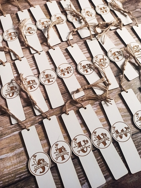 Personalizowana zakładka do książki Drewniane zakładki do książek prezent czytam bo lubię urodziny dla nauczyciela szkoła z grawerem personalizowane prezenty (5)