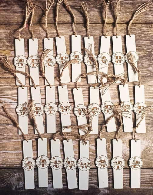 Personalizowana zakładka do książki Drewniane zakładki do książek prezent czytam bo lubię urodziny dla nauczyciela szkoła z grawerem personalizowane prezenty (6)